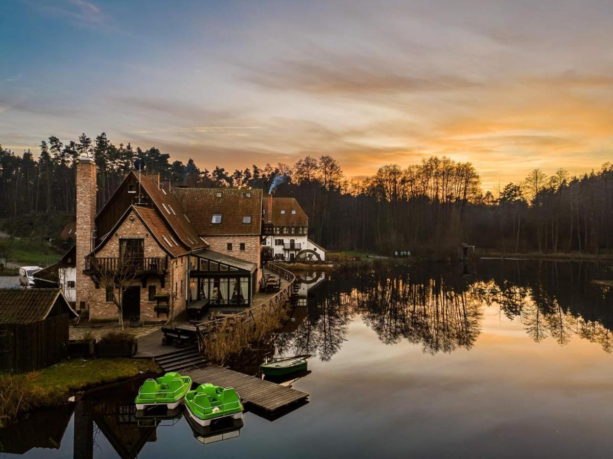 Gosciniec Pod Zajacem Oleśnica Exterior foto