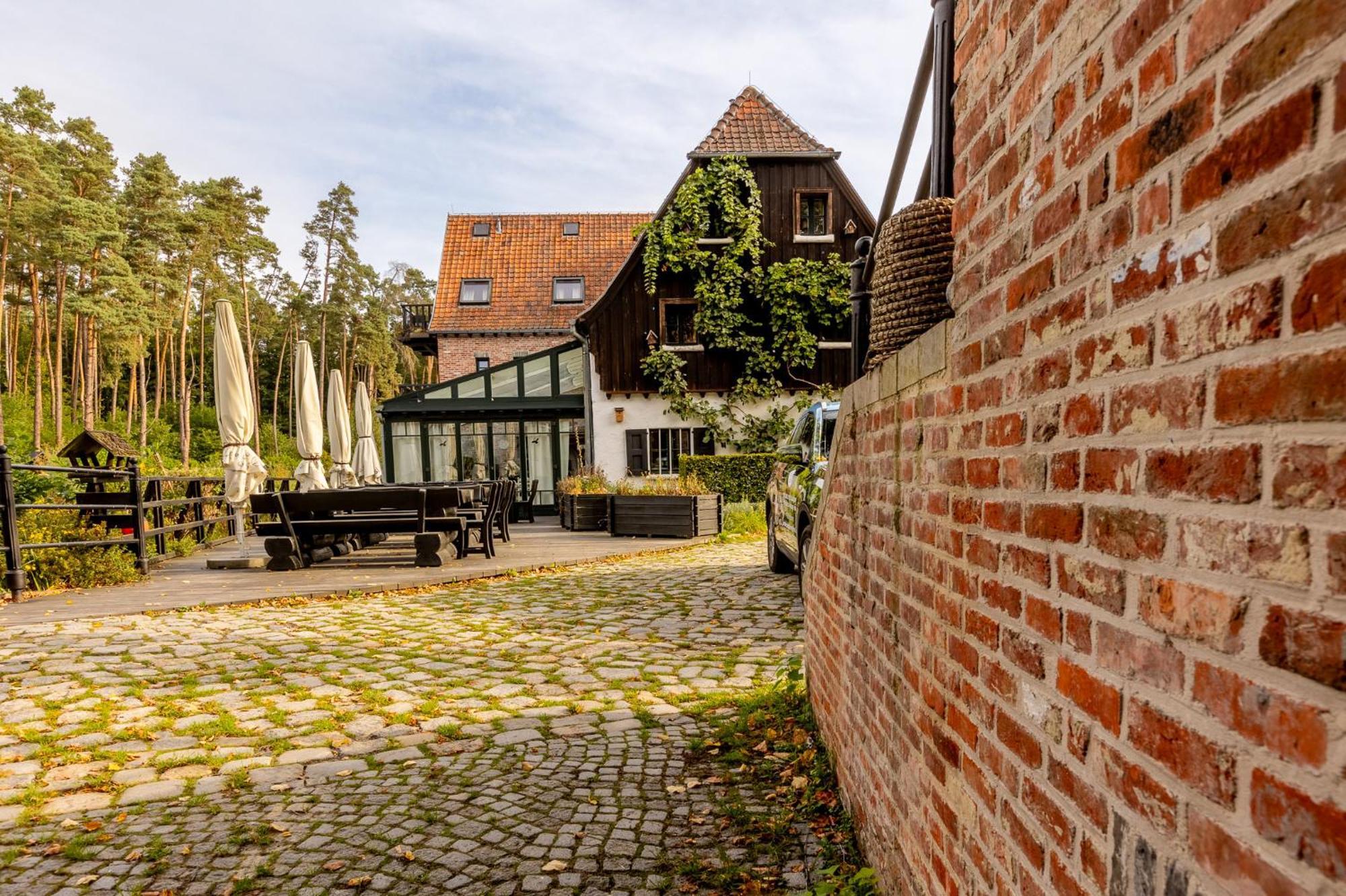 Gosciniec Pod Zajacem Oleśnica Exterior foto